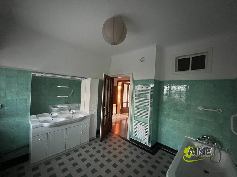 Maison - 207 m² - 10 pièces