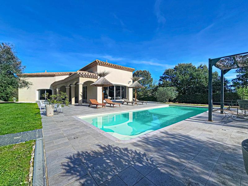 Maison - 236 m² - 6 pièces