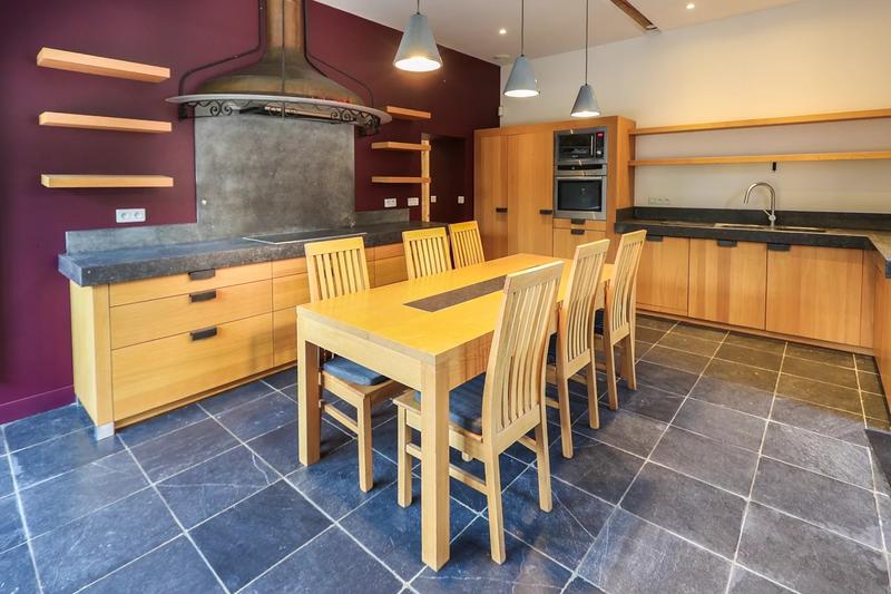 Maison - 220 m² - 7 pièces