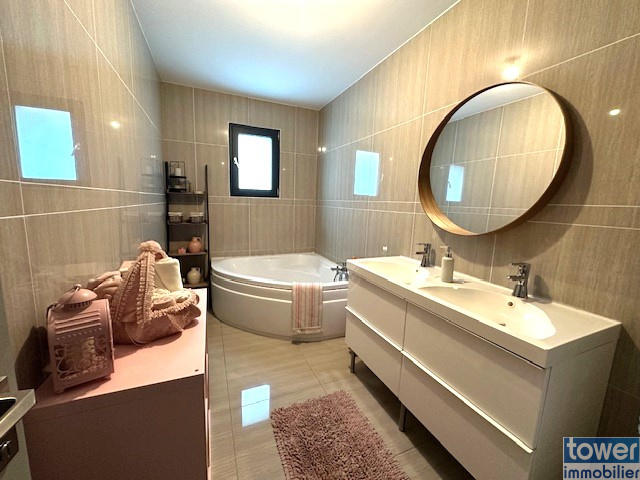 Maison - 163 m² - 6 pièces