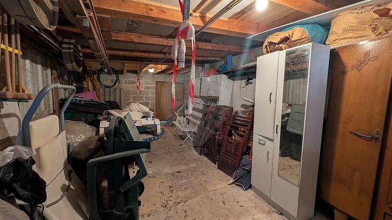 Maison - 280 m² - 10 pièces