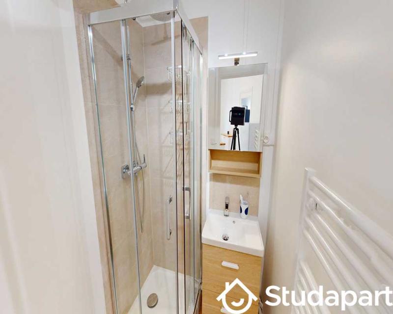 Chambre - 100 m² - 1 pièce