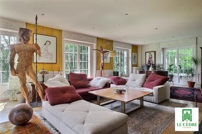 Maison - 465 m² - 15 pièces