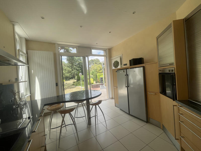 Maison - 337 m² - 10 pièces