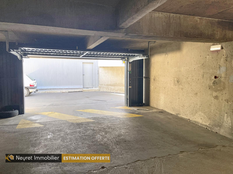 Parking / Garage - 14 m²