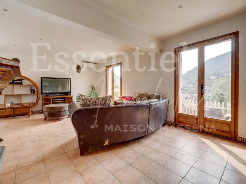 Propriété - 143 m² - 6 pièces