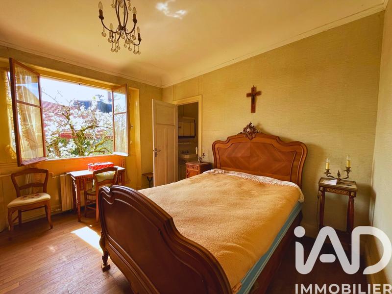 Maison - 187 m² - 10 pièces