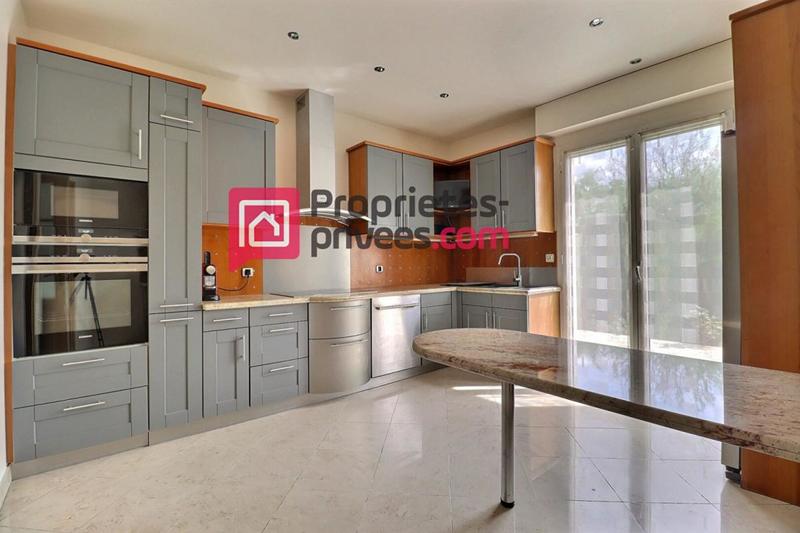 Maison - 260 m² - 7 pièces