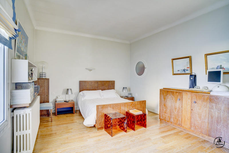 Maison - 345 m² - 11 pièces