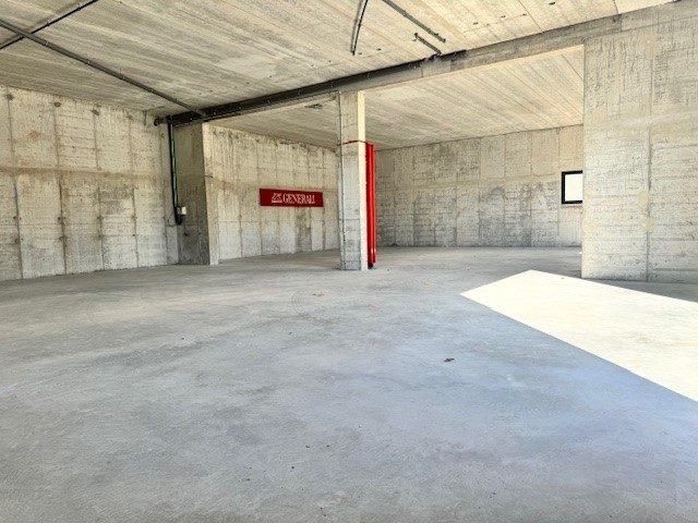 Local d'activités - 272 m²