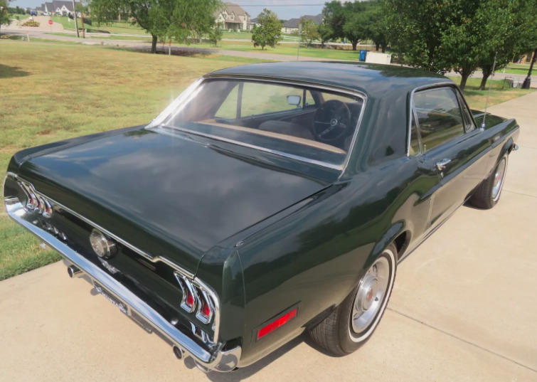 Ford Mustang Coupe V8