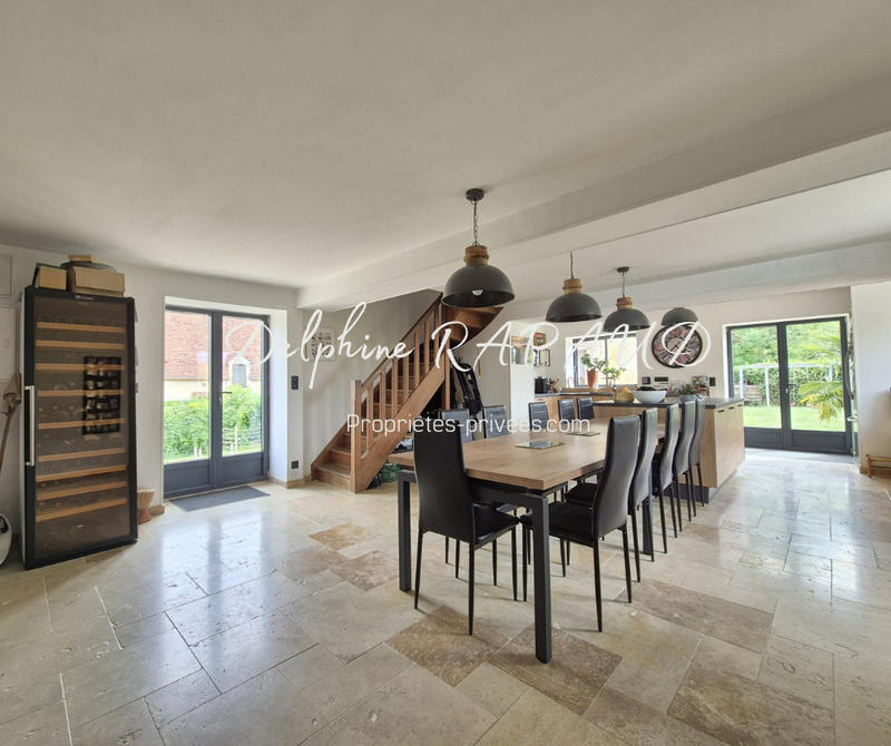 Demeure - 210 m² - 6 pièces