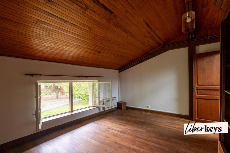 Maison - 233 m² - 8 pièces