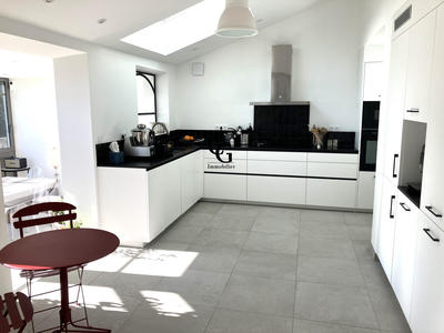 Maison - 180 m² - 8 pièces