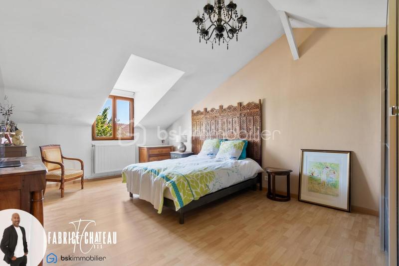 Maison - 212 m² - 8 pièces