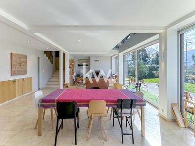 Maison - 321 m² - 11 pièces