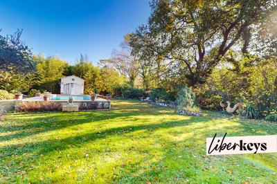 Maison - 330 m² - 6 pièces