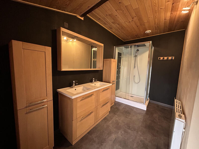 Maison - 210 m² - 8 pièces