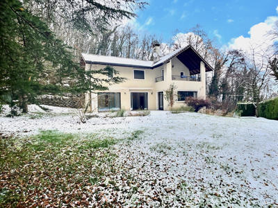 Maison - 203 m² - 7 pièces