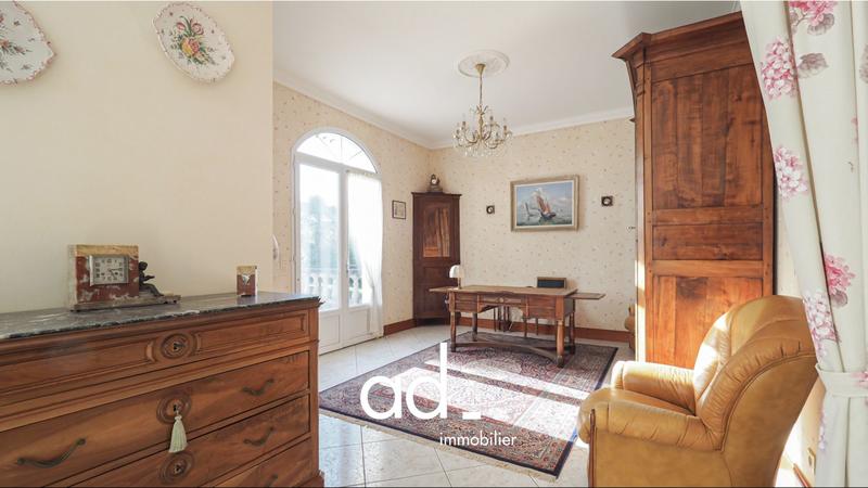 Maison - 210 m² - 5 pièces