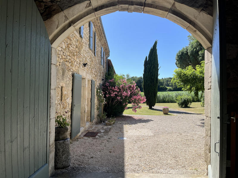 Mas - 519 m² - 12 pièces