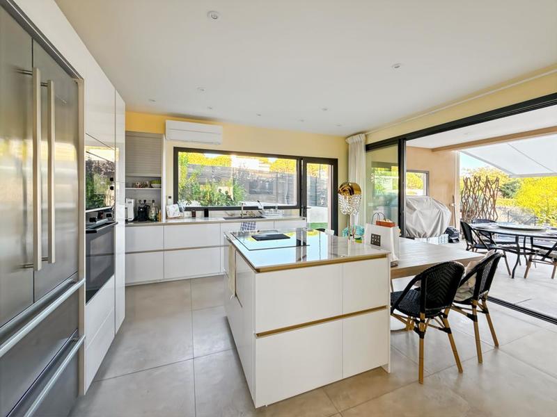 Maison - 311 m² - 5 pièces