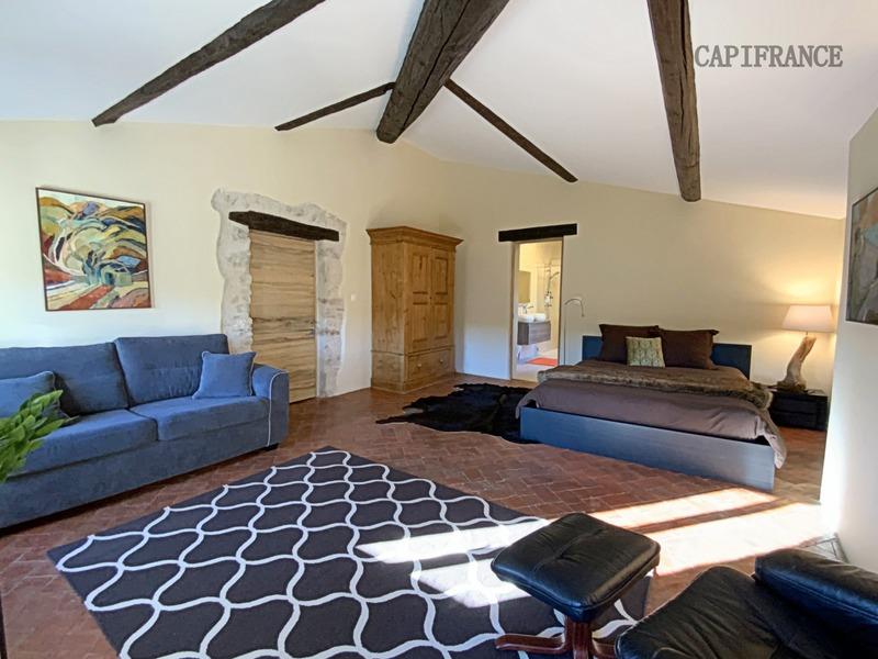 Fonds de commerce - 561 m²