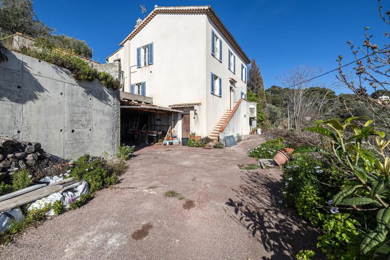 Villa - 167 m² - 6 pièces