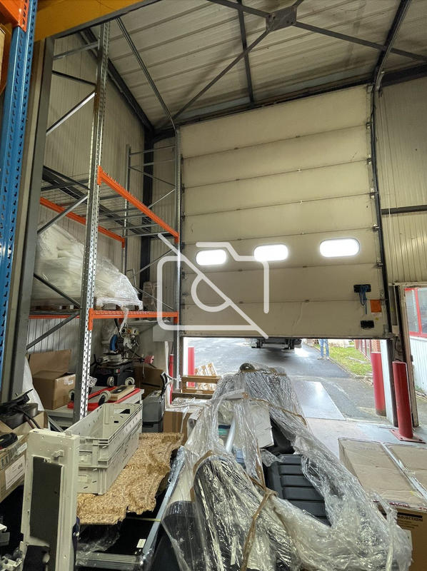 Entrepôt - 1 850 m²