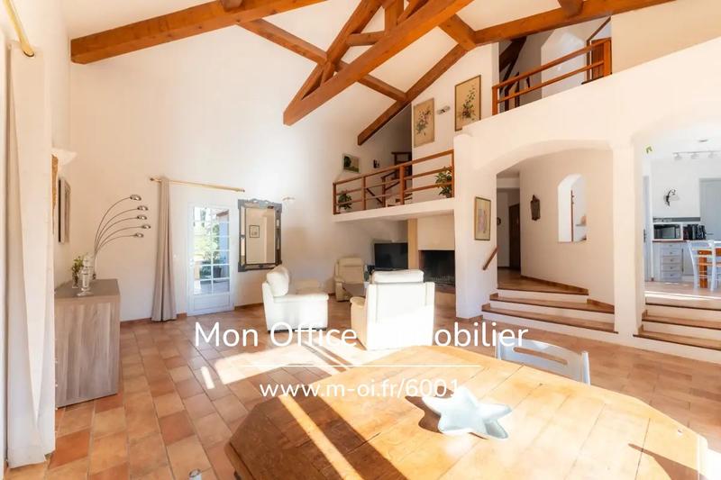 Maison - 225 m² - 9 pièces