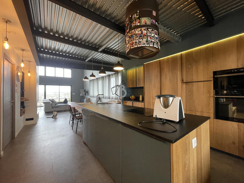 Maison - 230 m² - 6 pièces