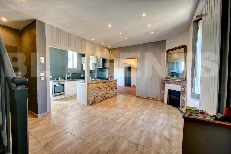 Maison - 183 m² - 8 pièces
