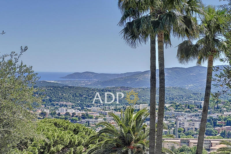 Maison - 210 m² - 6 pièces