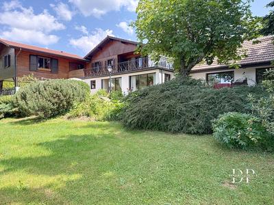 Maison - 259 m² - 5 pièces