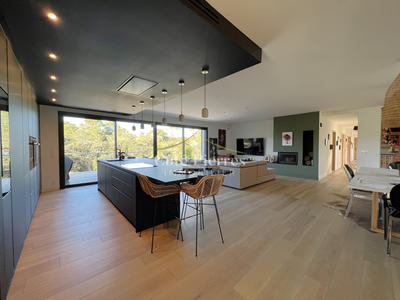 Villa - 200 m² - 5 pièces