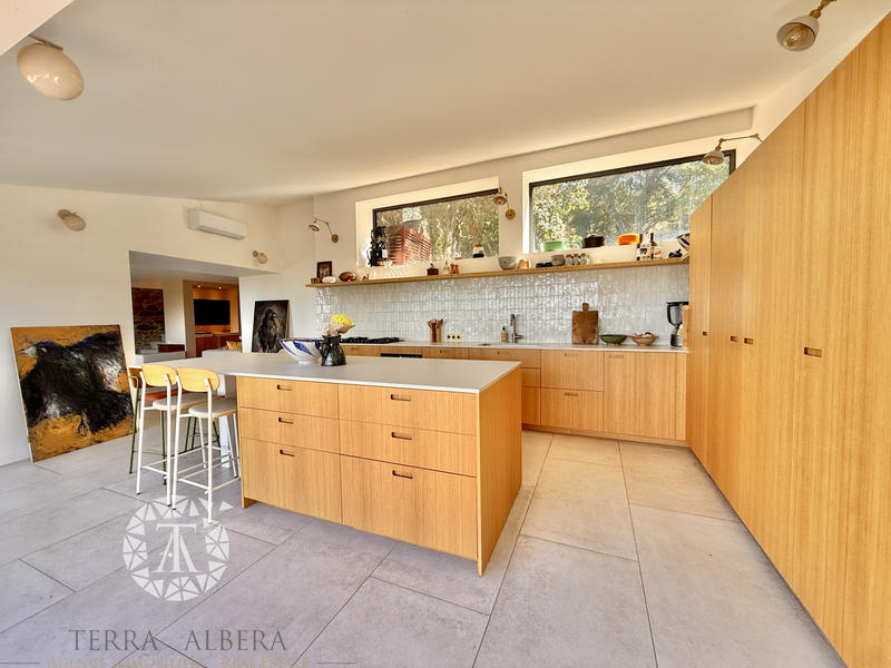 Mas - 200 m² - 7 pièces