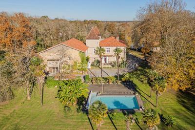 Château - 880 m² - 16 pièces