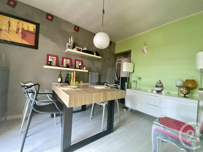 Appartement - 85 m² - 5 pièces