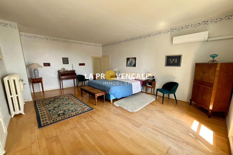 Demeure - 265 m² - 8 pièces