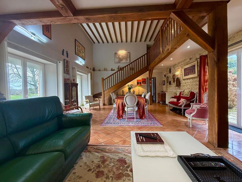 Maison - 220 m² - 8 pièces