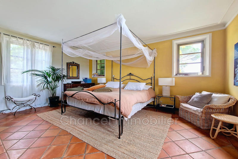 Villa - 240 m² - 5 pièces