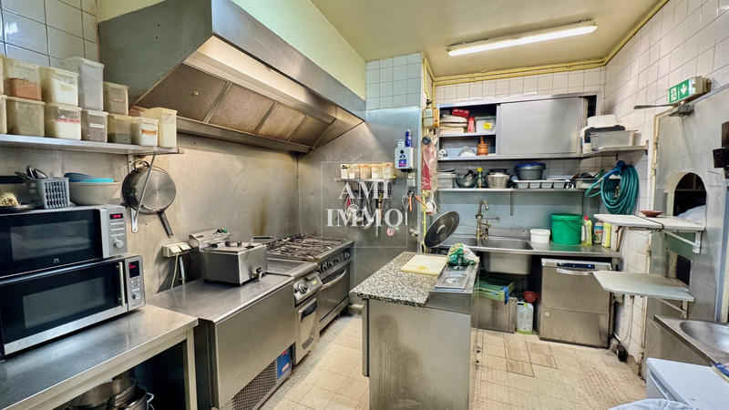 Local commercial - 100 m² - 4 pièces