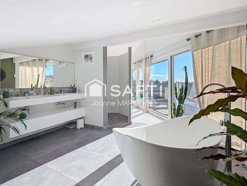 Villa - 264 m² - 9 pièces