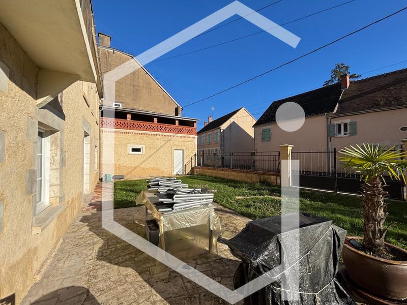 Maison - 218 m² - 9 pièces