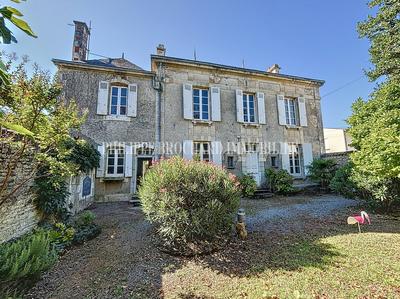 Maison - 241 m² - 12 pièces