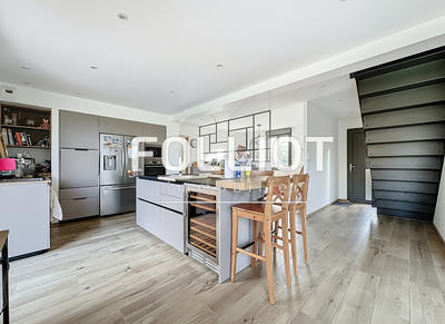 Maison - 166 m² - 7 pièces