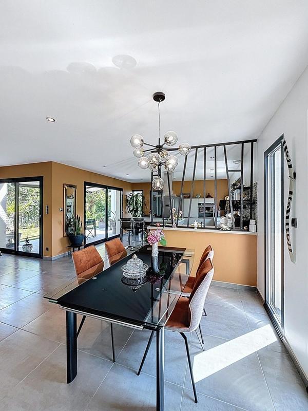 Maison - 144 m² - 8 pièces