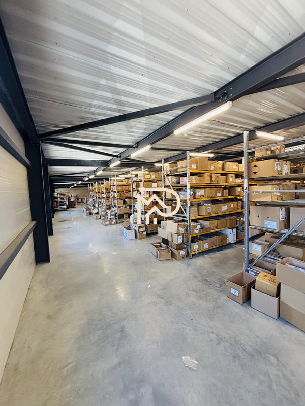 Entrepôt - 1 149 m²