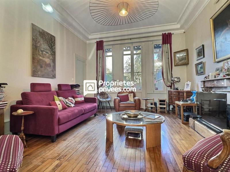 Maison - 236 m² - 8 pièces