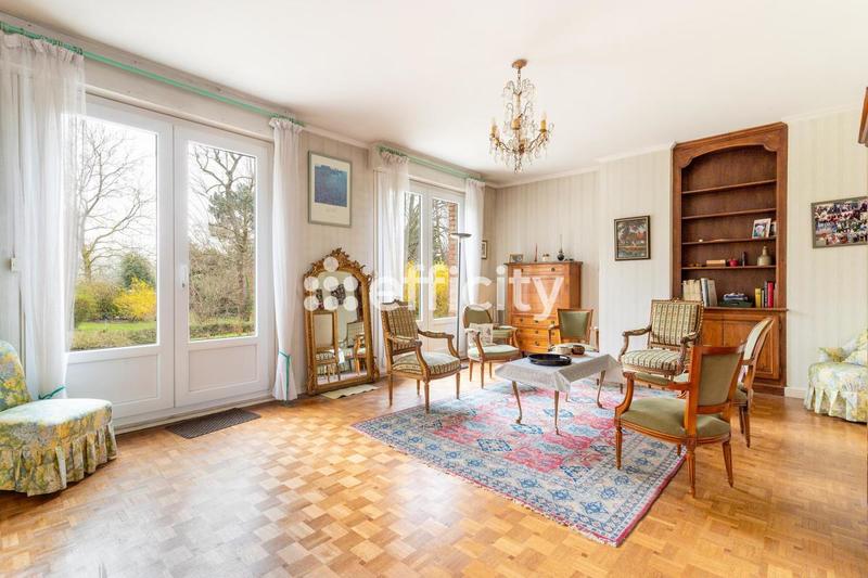 Maison - 240 m² - 12 pièces